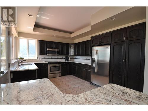 2194  3A Highway, Nelson, BC - Indoor Photo Showing Kitchen