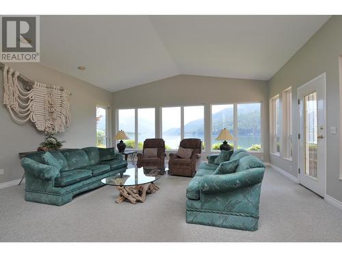 2194  3A Highway, Nelson, BC - Indoor Photo Showing Living Room