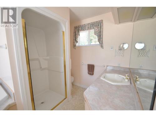 2194  3A Highway, Nelson, BC - Indoor Photo Showing Bathroom