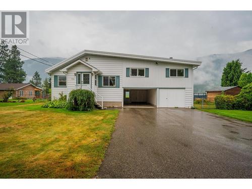 534 14Th  Avenue, Genelle, BC - Outdoor With Facade