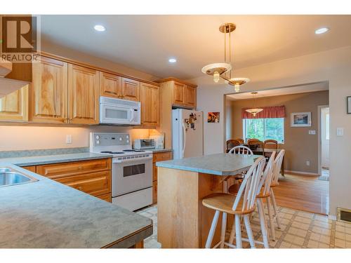 534 14Th  Avenue, Genelle, BC - Indoor Photo Showing Kitchen