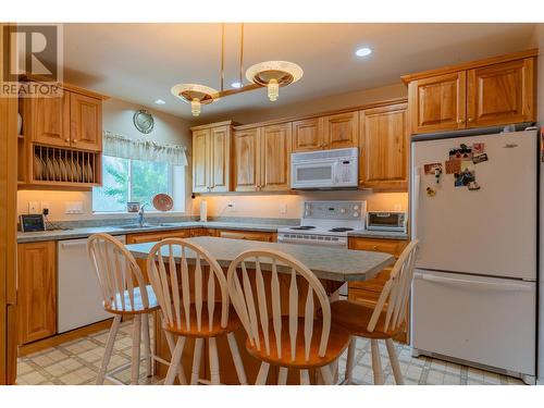 534 14Th  Avenue, Genelle, BC - Indoor Photo Showing Kitchen