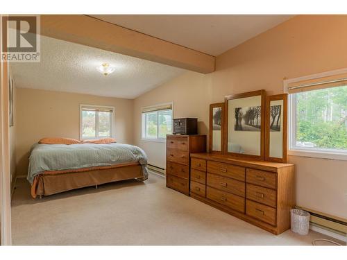 534 14Th  Avenue, Genelle, BC - Indoor Photo Showing Bedroom