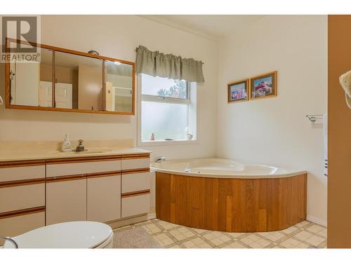 534 14Th  Avenue, Genelle, BC - Indoor Photo Showing Bathroom