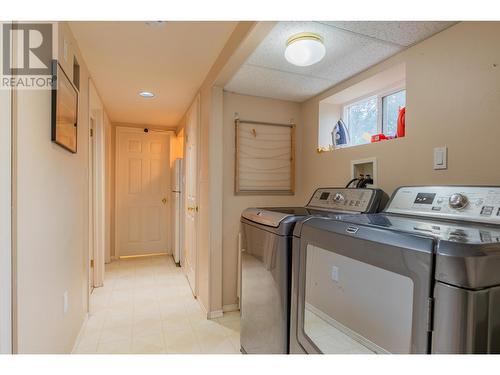 534 14Th  Avenue, Genelle, BC - Indoor Photo Showing Laundry Room