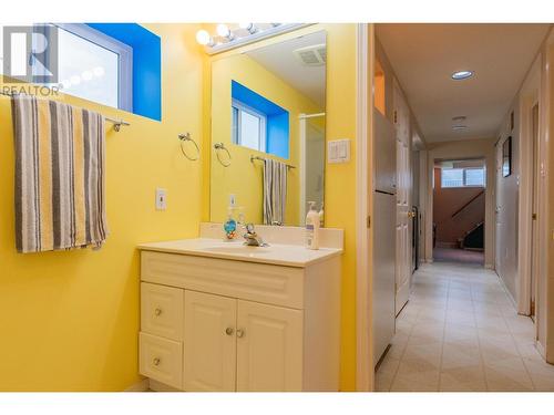 534 14Th  Avenue, Genelle, BC - Indoor Photo Showing Bathroom