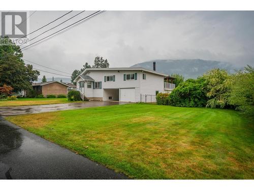 534 14Th  Avenue, Genelle, BC - Outdoor