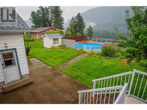 534 14Th  Avenue, Genelle, BC - Outdoor