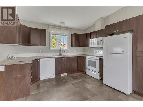 23 5164 Hart Highway, Prince George, BC - Indoor Photo Showing Kitchen