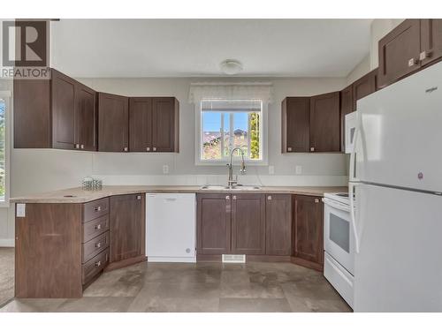 23 5164 Hart Highway, Prince George, BC - Indoor Photo Showing Kitchen