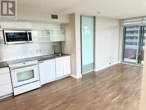 819 - 4K Spadina Avenue, Toronto, ON - Indoor Photo Showing Kitchen