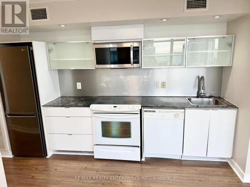 819 - 4K Spadina Avenue, Toronto, ON - Indoor Photo Showing Kitchen