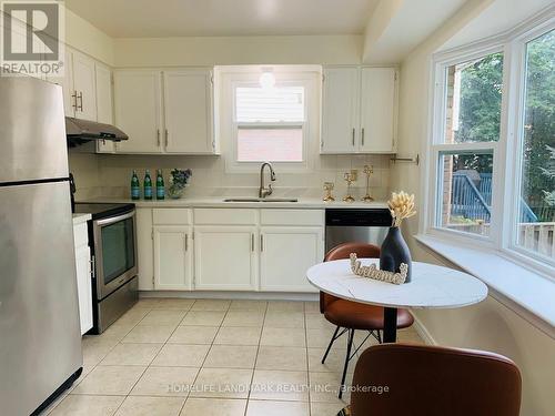 94 Ecclesfield Drive, Toronto (Steeles), ON - Indoor Photo Showing Kitchen