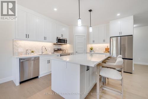 4 - 7966 Fallon Drive, London, ON - Indoor Photo Showing Kitchen With Upgraded Kitchen