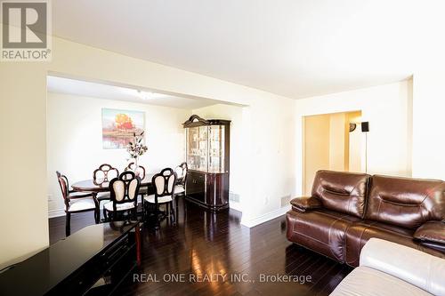 3331 Dovetail Mews, Mississauga, ON - Indoor Photo Showing Living Room