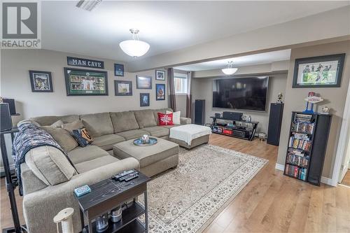 1313 Stormont Drive, Cornwall, ON - Indoor Photo Showing Living Room