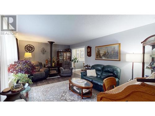 2826 Gook Road, Quesnel, BC - Indoor Photo Showing Living Room