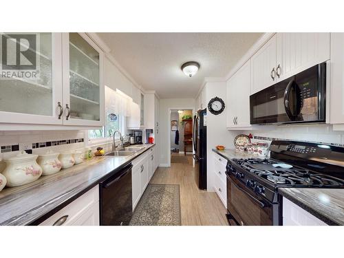 2826 Gook Road, Quesnel, BC - Indoor Photo Showing Kitchen With Double Sink