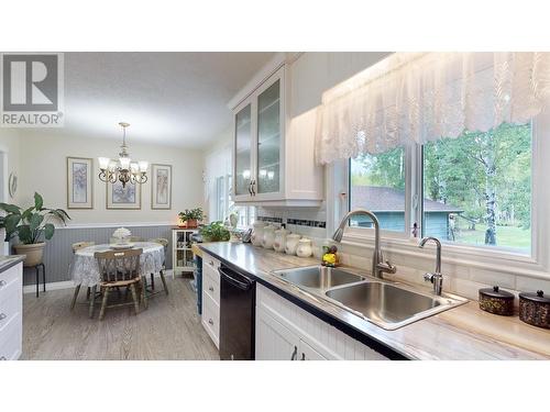 2826 Gook Road, Quesnel, BC - Indoor Photo Showing Kitchen With Double Sink