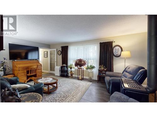 2826 Gook Road, Quesnel, BC - Indoor Photo Showing Living Room