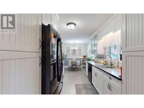 2826 Gook Road, Quesnel, BC - Indoor Photo Showing Kitchen With Double Sink