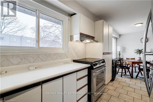 136 - 2315 Bromsgrove Road, Mississauga (Clarkson), ON - Indoor Photo Showing Kitchen