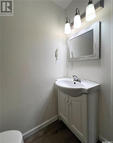 1438 3Rd Street, Estevan, SK - Indoor Photo Showing Bathroom