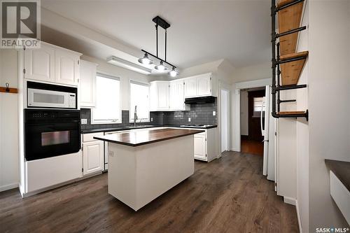 1438 3Rd Street, Estevan, SK - Indoor Photo Showing Kitchen