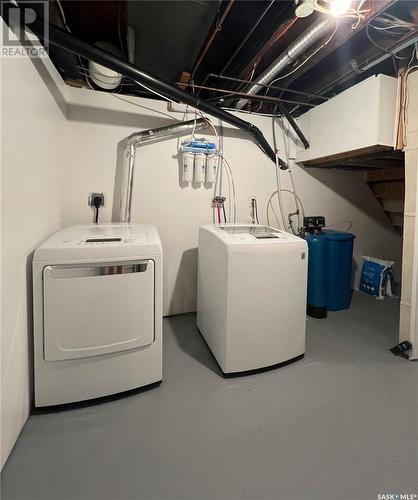 1438 3Rd Street, Estevan, SK - Indoor Photo Showing Laundry Room