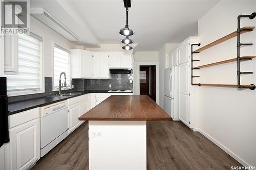 1438 3Rd Street, Estevan, SK - Indoor Photo Showing Kitchen With Double Sink