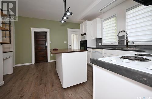 1438 3Rd Street, Estevan, SK - Indoor Photo Showing Kitchen