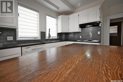 1438 3Rd Street, Estevan, SK - Indoor Photo Showing Kitchen