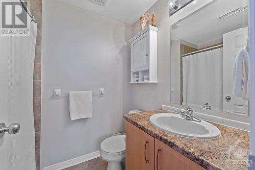 586 Lakeridge Drive, Ottawa, ON - Indoor Photo Showing Bathroom