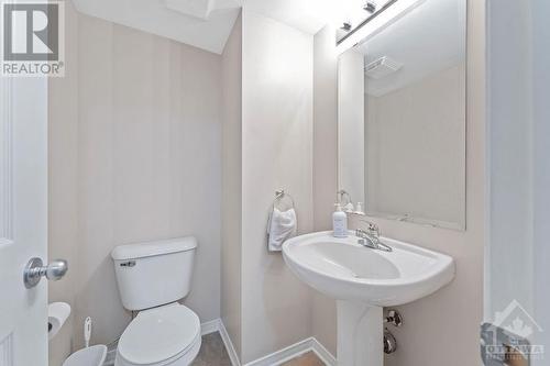 1/2 Bath on main floor - 586 Lakeridge Drive, Ottawa, ON - Indoor Photo Showing Bathroom