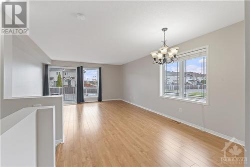 2 pc on main level - 586 Lakeridge Drive, Ottawa, ON - Indoor Photo Showing Other Room