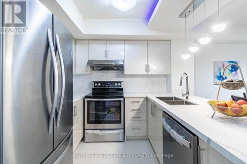 12 - 55 Cedarcroft Boulevard, Toronto (Westminster-Branson), ON - Indoor Photo Showing Kitchen With Double Sink With Upgraded Kitchen