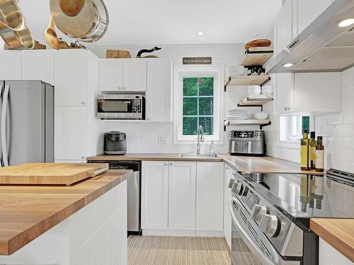 Kitchen - 1012 Ch. D'Entrelacs, Sainte-Marguerite-Du-Lac-Masson, QC - Indoor Photo Showing Kitchen With Upgraded Kitchen