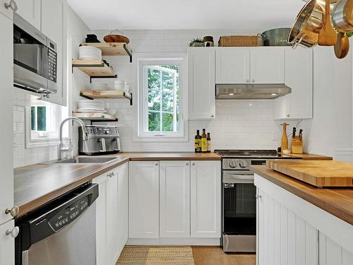 Cuisine - 1012 Ch. D'Entrelacs, Sainte-Marguerite-Du-Lac-Masson, QC - Indoor Photo Showing Kitchen