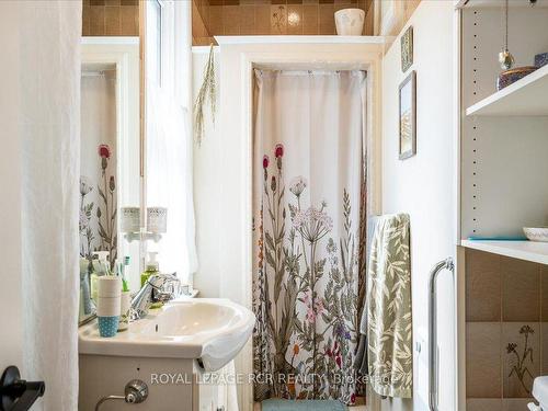 125 Prospect St, Newmarket, ON - Indoor Photo Showing Bathroom