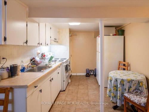 125 Prospect St, Newmarket, ON - Indoor Photo Showing Kitchen