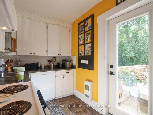 125 Prospect St, Newmarket, ON - Indoor Photo Showing Kitchen