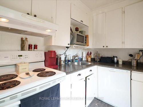 125 Prospect St, Newmarket, ON - Indoor Photo Showing Kitchen With Double Sink