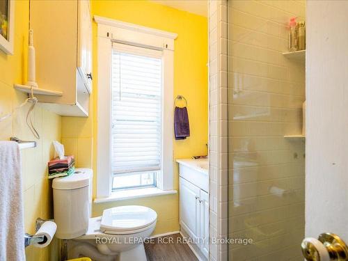 125 Prospect St, Newmarket, ON - Indoor Photo Showing Bathroom