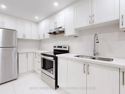 106 Titan Tr, Markham, ON - Indoor Photo Showing Kitchen With Double Sink