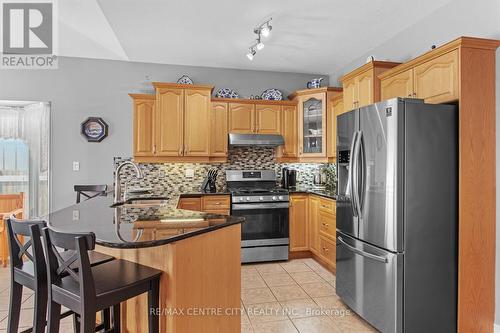 10 Hillview Drive, Thames Centre (Mossley), ON - Indoor Photo Showing Kitchen