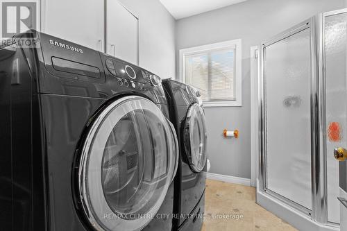 10 Hillview Drive, Thames Centre (Mossley), ON - Indoor Photo Showing Laundry Room