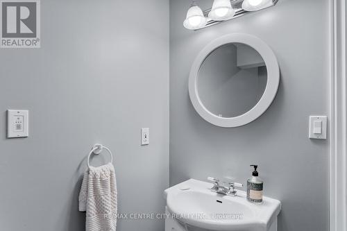 10 Hillview Drive, Thames Centre (Mossley), ON - Indoor Photo Showing Bathroom