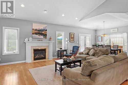 10 Hillview Drive, Thames Centre (Mossley), ON - Indoor Photo Showing Living Room With Fireplace