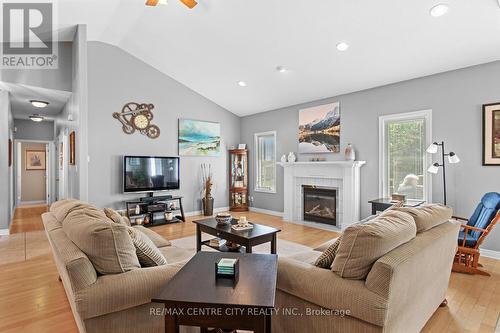 10 Hillview Drive, Thames Centre (Mossley), ON - Indoor Photo Showing Living Room With Fireplace