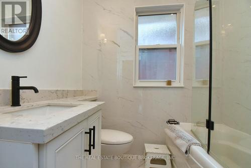 185 Fairleigh Avenue S, Hamilton (Blakeley), ON - Indoor Photo Showing Bathroom